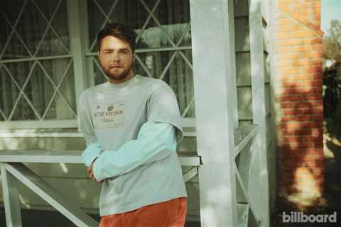 Alex Warren Holds Off Ed Sheeran to Retain No. 1 Spot on U.K. Singles Chart for a 4th Week