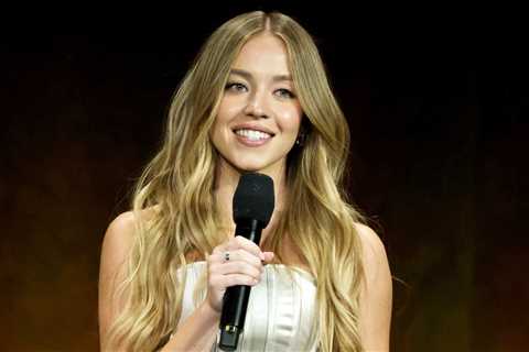 Watch Sydney Sweeney Belt This Classic Adele Breakup Ballad at Karaoke