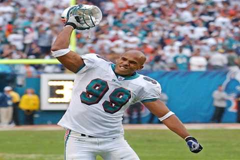 Dolphins great Jason Taylor gets emotional after Jets draft his son