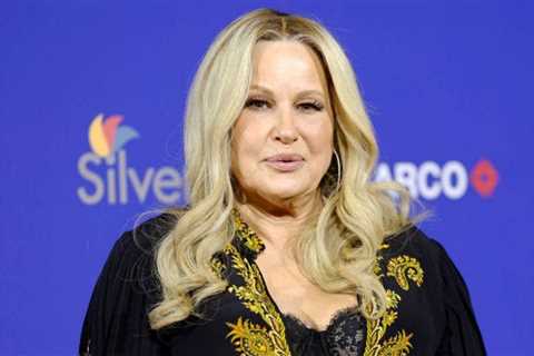 Jennifer Coolidge Had A Superior Response When A Reporter Asked Her About Her LGBTQ+ Fan Base