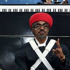 André 3000 Wore A Baby Grand Piano On His Back To The 2025 Met Gala, And For A Very Good Reason