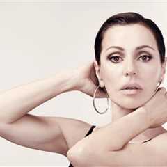 Tina Arena Stops Melbourne Show to Break Up Concert Brawl