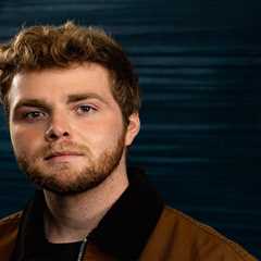 Alex Warren’s ‘Ordinary’ Earns 11th Consecutive Week as the U.K.’s No. 1 Single