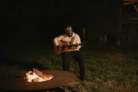 Why a Wave Of New Country Artists Are Singing the Blues