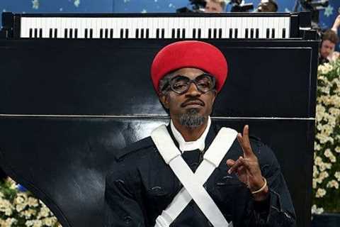 André 3000 Wore A Baby Grand Piano On His Back To The 2025 Met Gala, And For A Very Good Reason