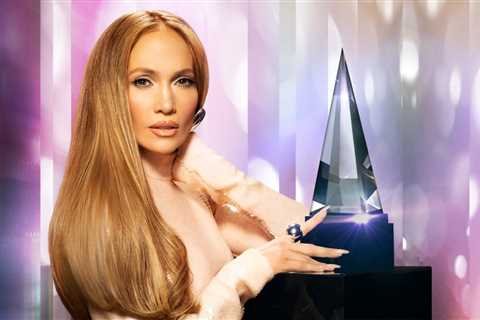 Jennifer Lopez Shows Off Busted Nose Suffered During AMAs Rehearsals: ‘So This Happened…’