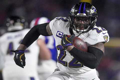 Derrick Henry gets historic $30 million contract extension after explosive first Ravens season