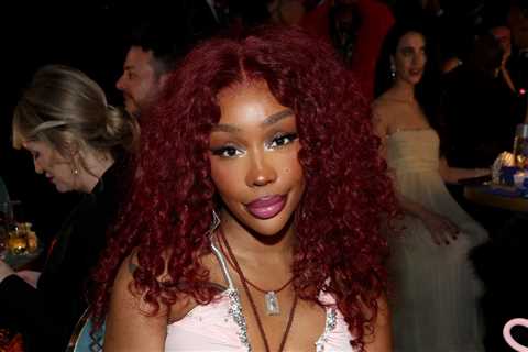SZA Says She Convinced a Young Fan to Throw Away His Whippets In Exchange for a Photo