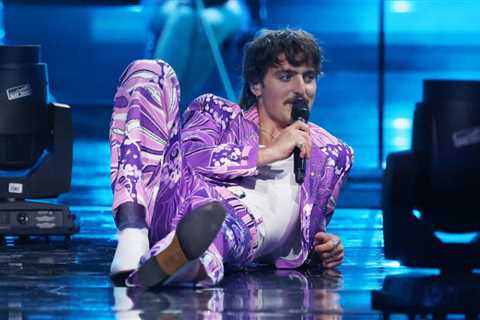 Benson Boone Backflips Over ‘Mystical Magical’ at the 2025 American Music Awards
