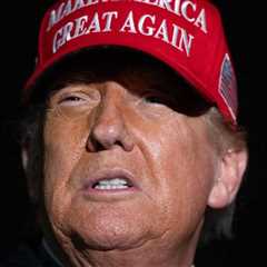 Donald Trump's Phone Lock Screen Is Once Again Going Viral Because It's Exactly What Everyone..