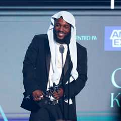 Kendrick Lamar Hugs SZA & Thanks BET Awards for ‘Representing the Culture Right’ After Album of the ..