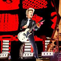Green Day’s Billie Joe Armstrong Pauses Concert to Chew Out Audience Member