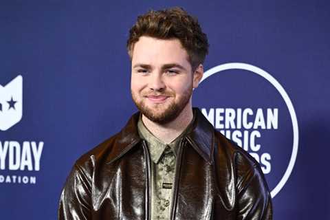 Alex Warren Teases ‘On My Mind’ Collab With ROSÉ — And He Has a ‘Crazy’ Idea for a Release Date