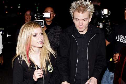 Avril Lavigne Reunites With Deryck Whibley for ‘In Too Deep’ at Warped Tour