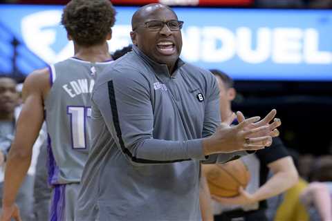 Mike Brown interviews with Knicks as search continues