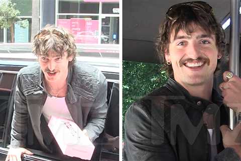 Benson Boone Hands Out Cookies, Sings 'Happy Birthday' on TMZ Tour Bus