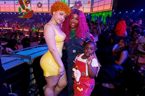 Tyla, KATSEYE, mgk, Ice Spice, SZA & More at 2025 Kids’ Choice Awards: All the Best Photos