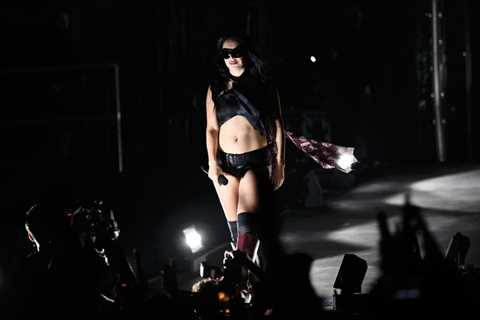 Charli xcx Claps Back at ‘Boomer Comments’ Criticizing Use of AutoTune During Glastonbury..