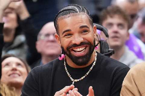Drake Shows Off His Six-Pack of Abs in Mirror Selfie & Seemingly Teases Upcoming ‘Iceman’ Album