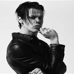 Yungblud Pays for Fans’ Drinks to ‘Make It Up’ to Them After Postponing 2 Shows