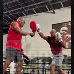 Adrian Peterson Begins Training For Boxing Match With Poker Rival