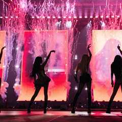 BLACKPINK Join ROSÉ for Rare Full-Group Version of ‘APT.’ in Toronto