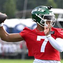 Justin Fields excels in Jets training camp 7-on-7s just days after injury scare