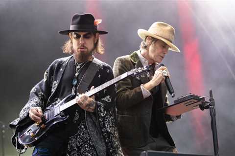 Jane’s Addiction Members Sue Perry Farrell for ‘Brutal’ Onstage Assault: ‘Unprovoked Anger’