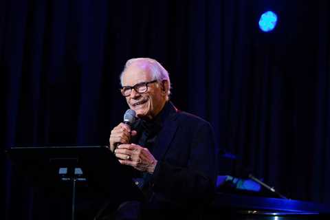Lyricist Alan Bergman, Known for ‘The Way We Were’ & ‘Maude’ Theme, Dead at 99
