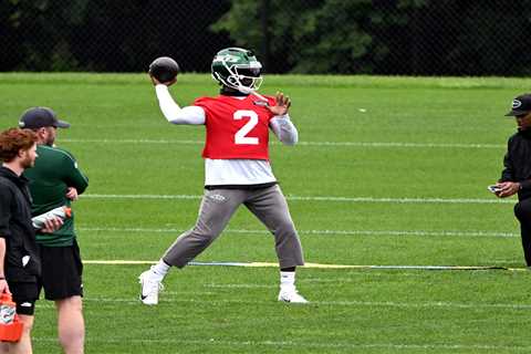 Jets express faith in Tyrod Taylor following Justin Fields injury scare