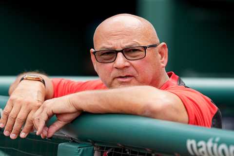 Reds’ Terry Francona brutally trolls Rays’ Kevin Cash with lowlight video on scoreboard