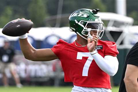 Justin Fields excels in Jets training camp 7-on-7s just days after injury scare