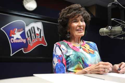 Country Radio Hall Turns 50, Inducts a DJ Who’s Spent 70-Plus Years On Air