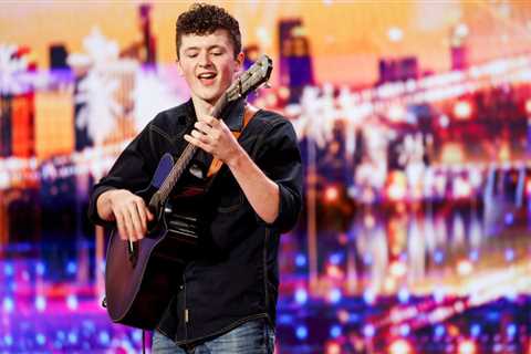 Guitarist Silas Luke Jones Receives Standing Ovation From ‘AGT’ Judges For ‘Misirlou’ Cover