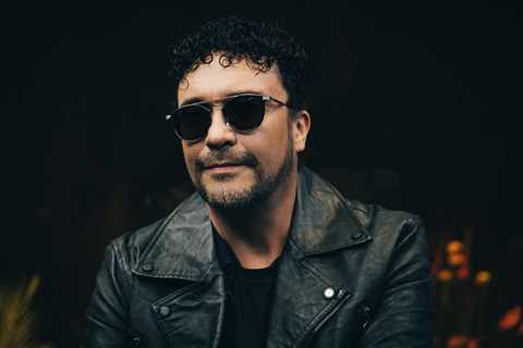 Andrés Cepeda Expands His Emotional Tribute to ‘Bogotá’ With Deluxe Edition & U.S. Tour