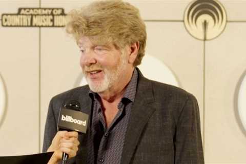 Mac McAnally Talks Winning the Poet Award, Jimmy Buffett & More | ACM Honors 2025