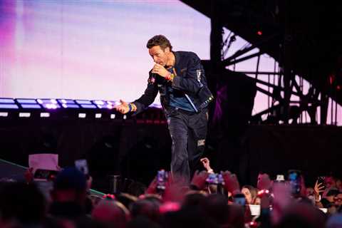 Simon Pegg Makes Surprise Appearance With Coldplay at Wembley Stadium: Watch