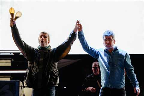 Oasis Blast Chicago Fans With Sonic Overload at First U.S. Reunion Show: ‘We Invented All..