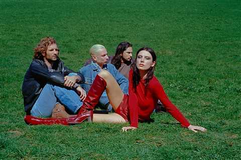 Wolf Alice Scoops Second U.K. No. 1 Album With ‘The Clearing’