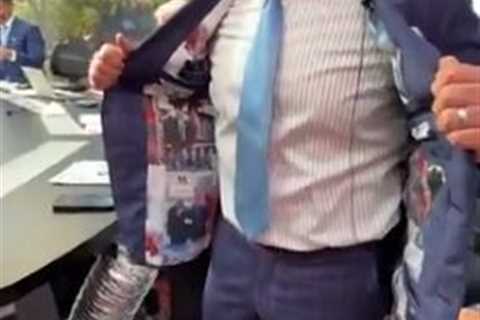 Kirk Herbstreit honored Lee Corso’s final ‘College GameDay’ with custom jacket, emotional toast