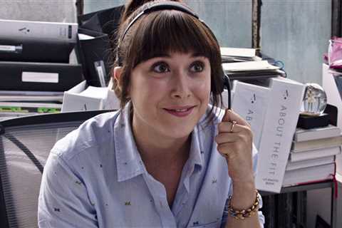 Becky in 'The Intern' 'Memba Her?!