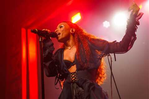 Leon Thomas, GELO & Ravyn Lenae Perform at Billboard’s R&B/Hip-Hop LIVE Concert: Best Photos