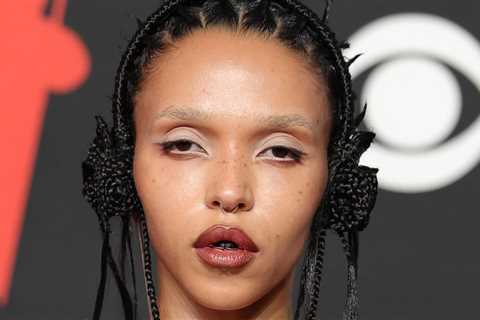 FKA Twigs's 2025 VMAs Look Includes A Jaw-Dropping Detail
