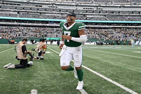 Justin Fields offered up an early glimpse of his Jets promise