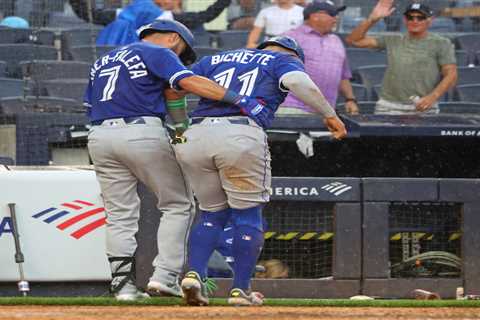Bo Bichette placed on IL with knee sprain in Blue Jays crusher