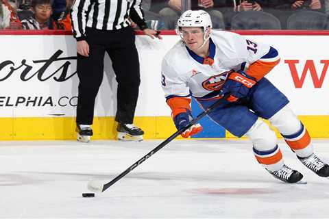 Mat Barzal’s Islanders transition back to center ‘like riding a bike’