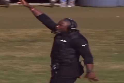 Jets’ Aaron Glenn reacts after sideline celebration dance goes viral with Earth, Wind & Fire..