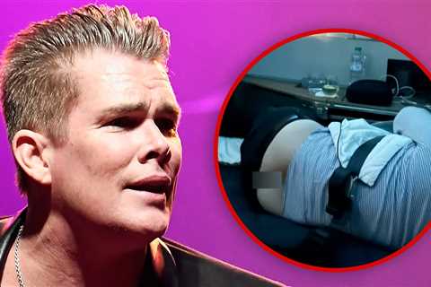 Sugar Ray's Mark McGrath Gets Mooned on Flight