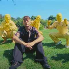 Louis Tomlinson Gets His Beyoncé Moment With Wacky New ‘Lemonade’ Music Video