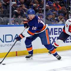 Simon Holmstrom knows the Islanders need what he isn’t giving them yet